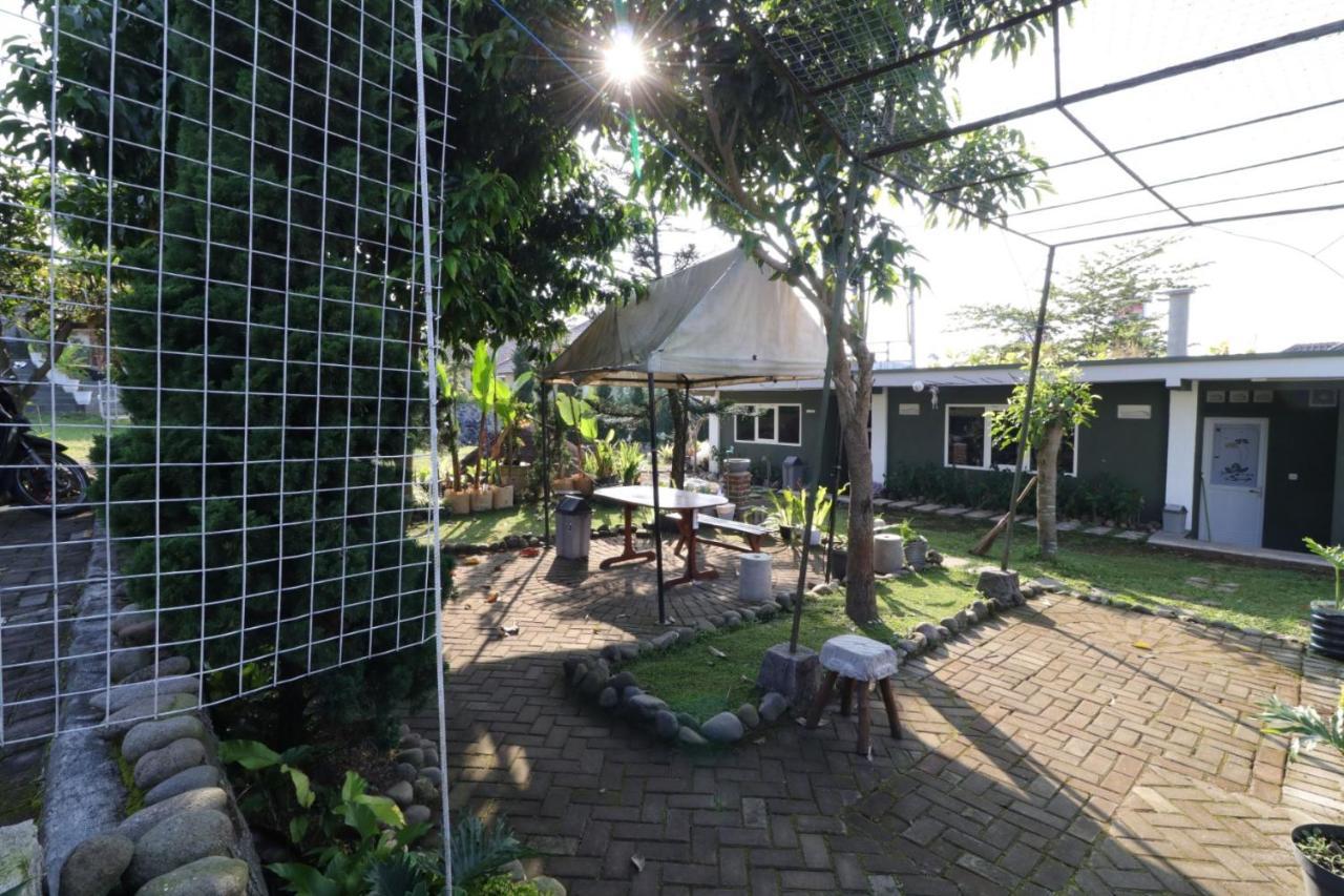 Lembur Incu Syariah Villa&Resto Lembang Bagian luar foto